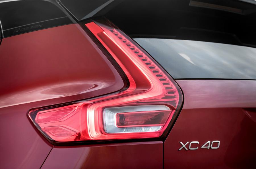 Детали экстерьера Volvo XC40 D4 R-Design 2017 года  (UK) (фото 36 из 40)